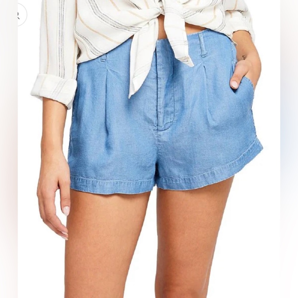 🩷🩷🩷SOLD!! 🩷🩷🩷 GENTLE FAWN - REESE DRESS SHORTS - Lightweight Chambray - S